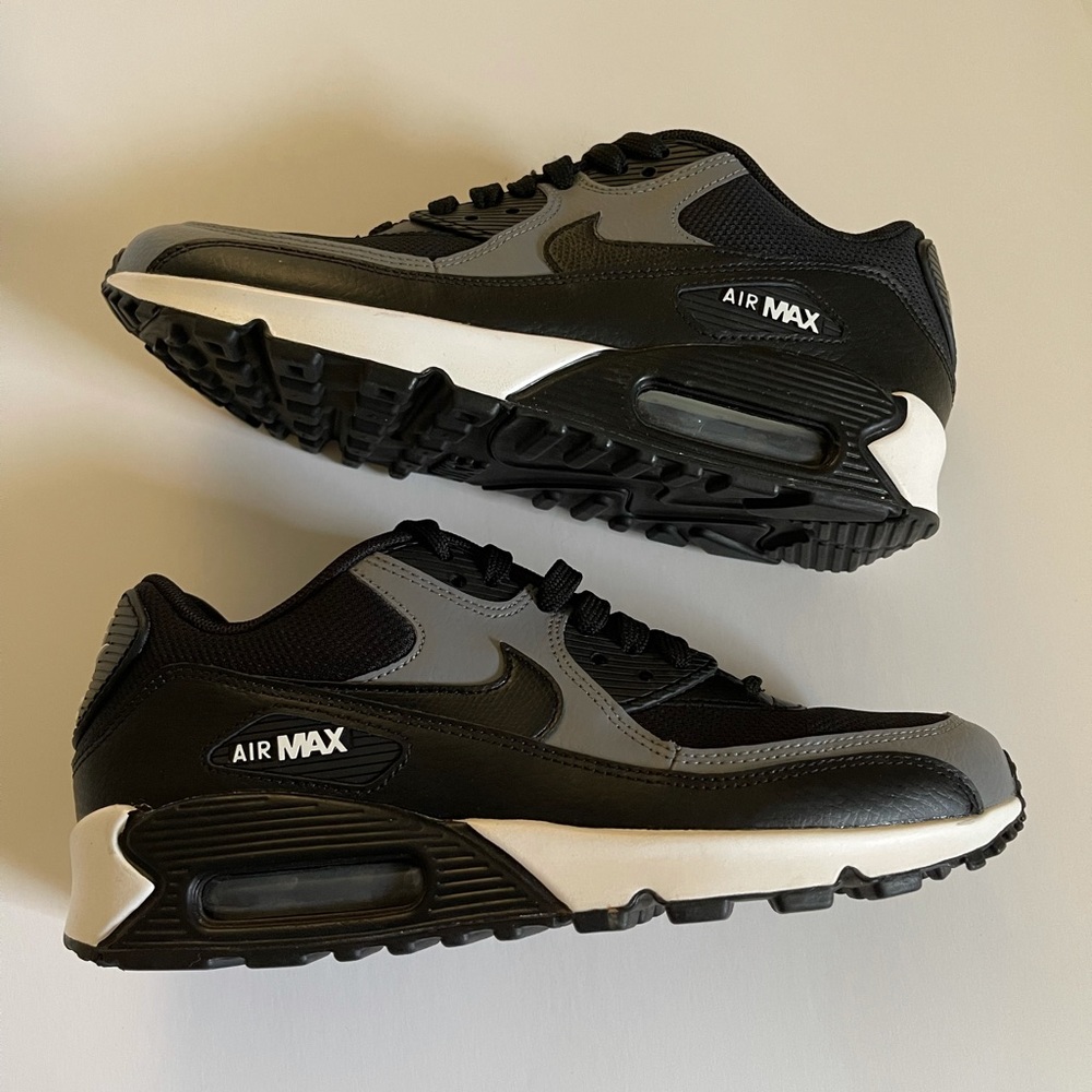 Size 7 Nike Air Max 90
